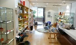 明るい店内